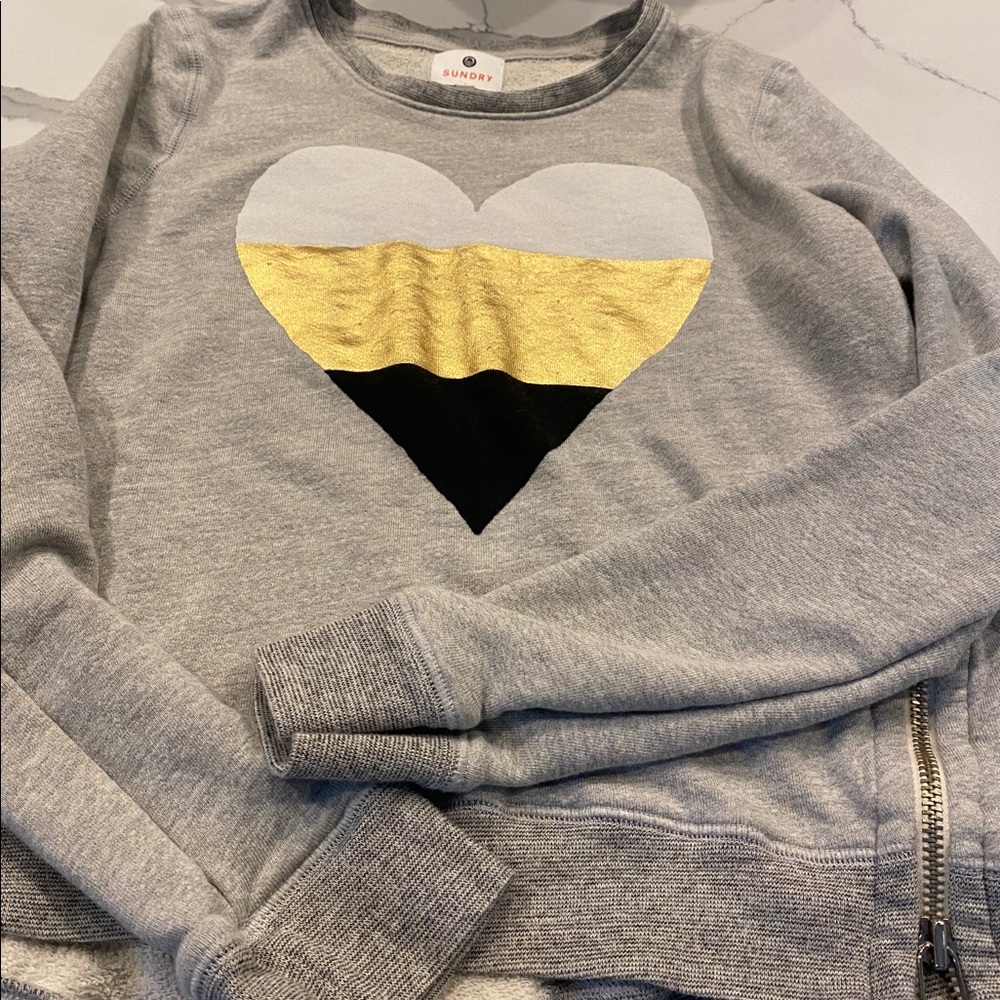 Sundry sweatshirt with gold/black heart design.